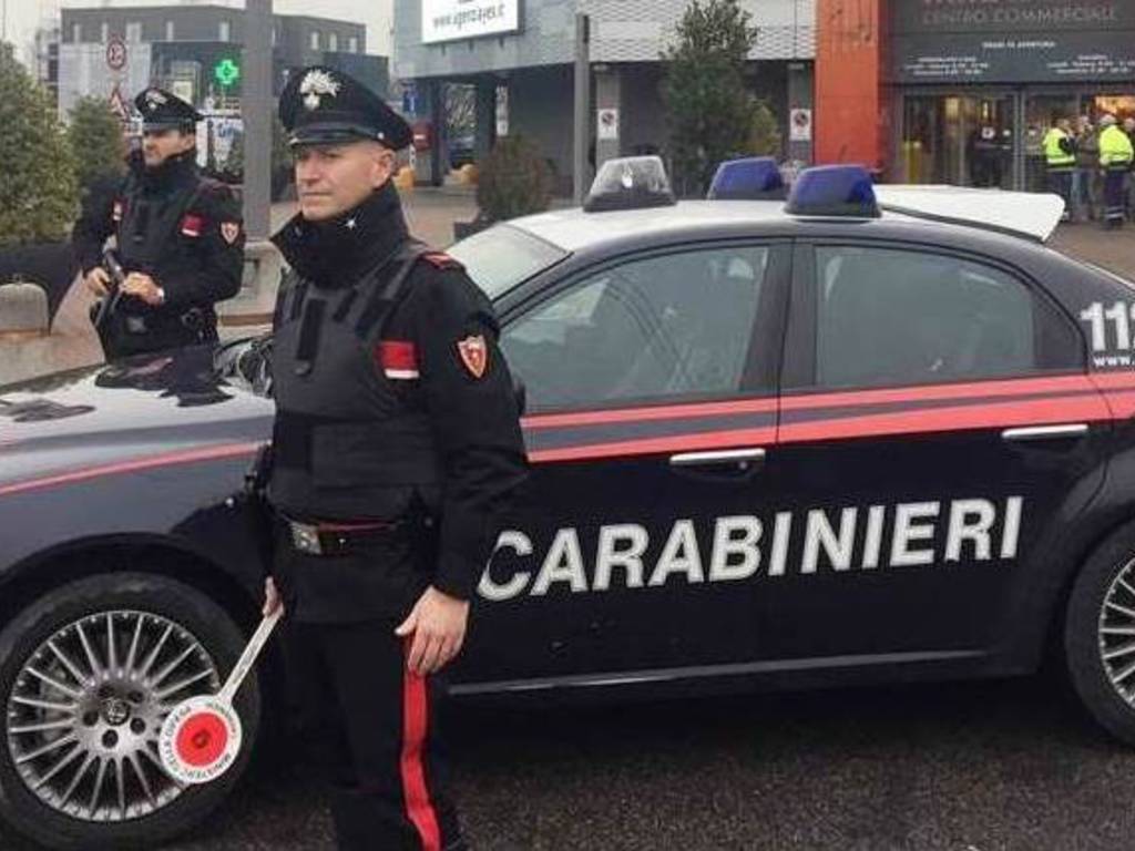 carabinieri di cantù identificano pirata con furgone