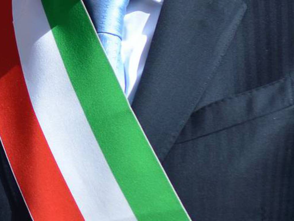 fascia tricolore per nuovo sindaco elezioni amministrative