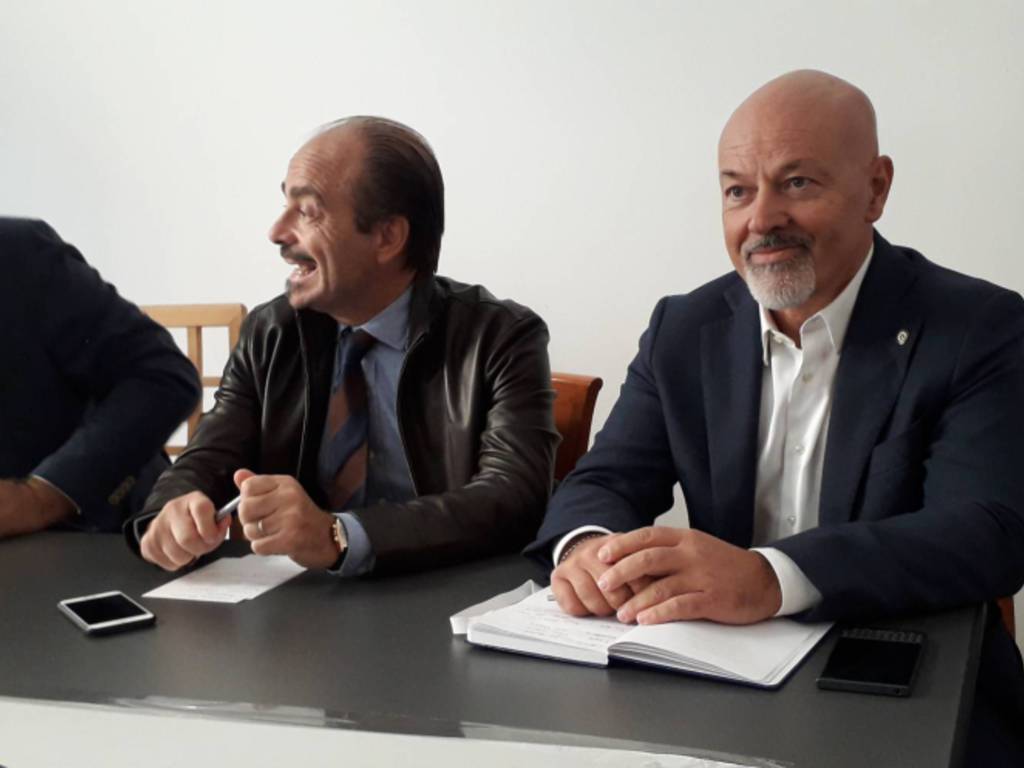 fratelli d'italia presentazione di raccolta firme contro lo ius soli sede como butti molinari avella