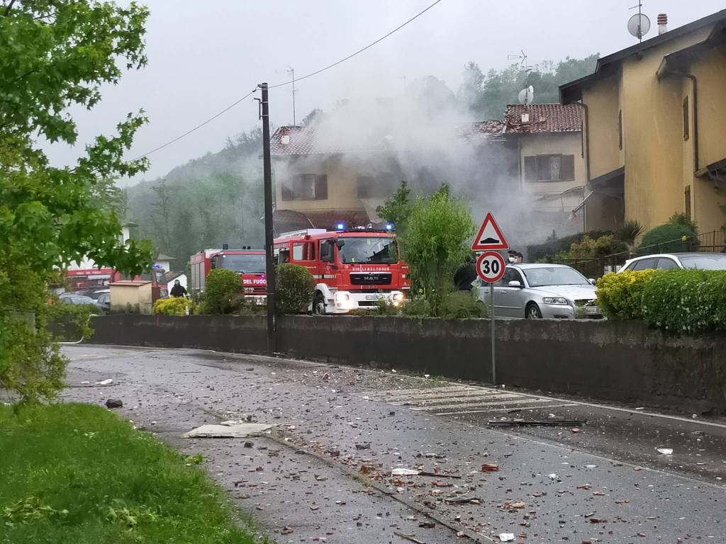 Esplode una casa per la stufa a gasolio: un ferito