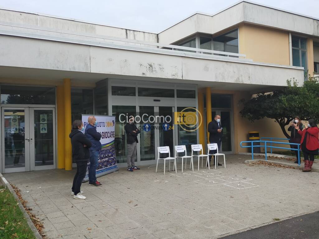 piscina di muggiò chiusa, protesta di pallanuoto como esterno oggi con presidente dato