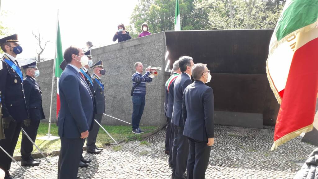 25 aprile Como omaggio monumento resistenza europea