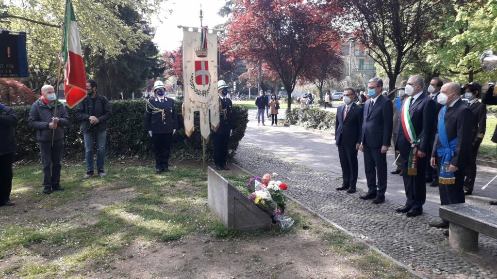 25 aprile Como omaggio monumento resistenza europea