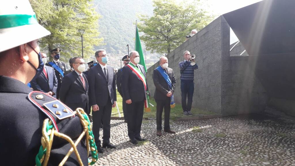 25 aprile Como omaggio monumento resistenza europea