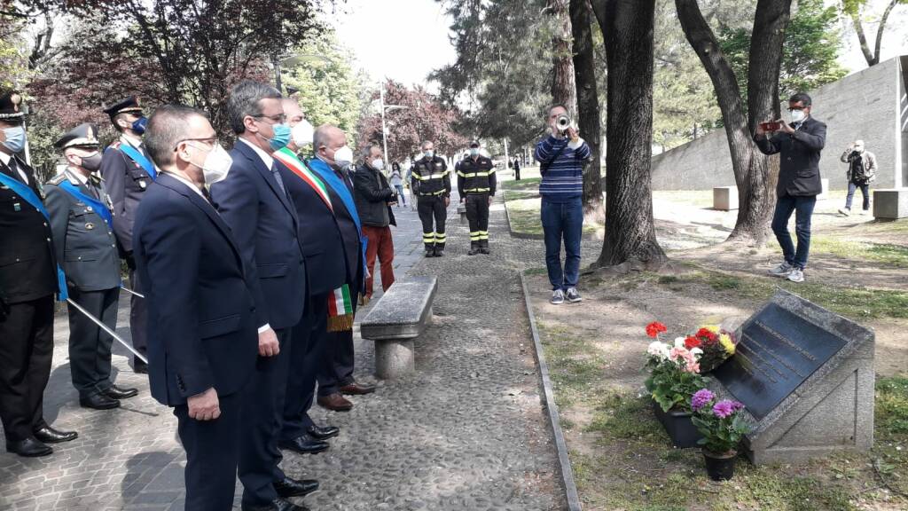 25 aprile Como omaggio monumento resistenza europea