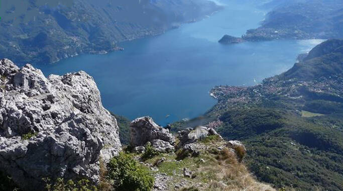 lago di como veduta dall'alto