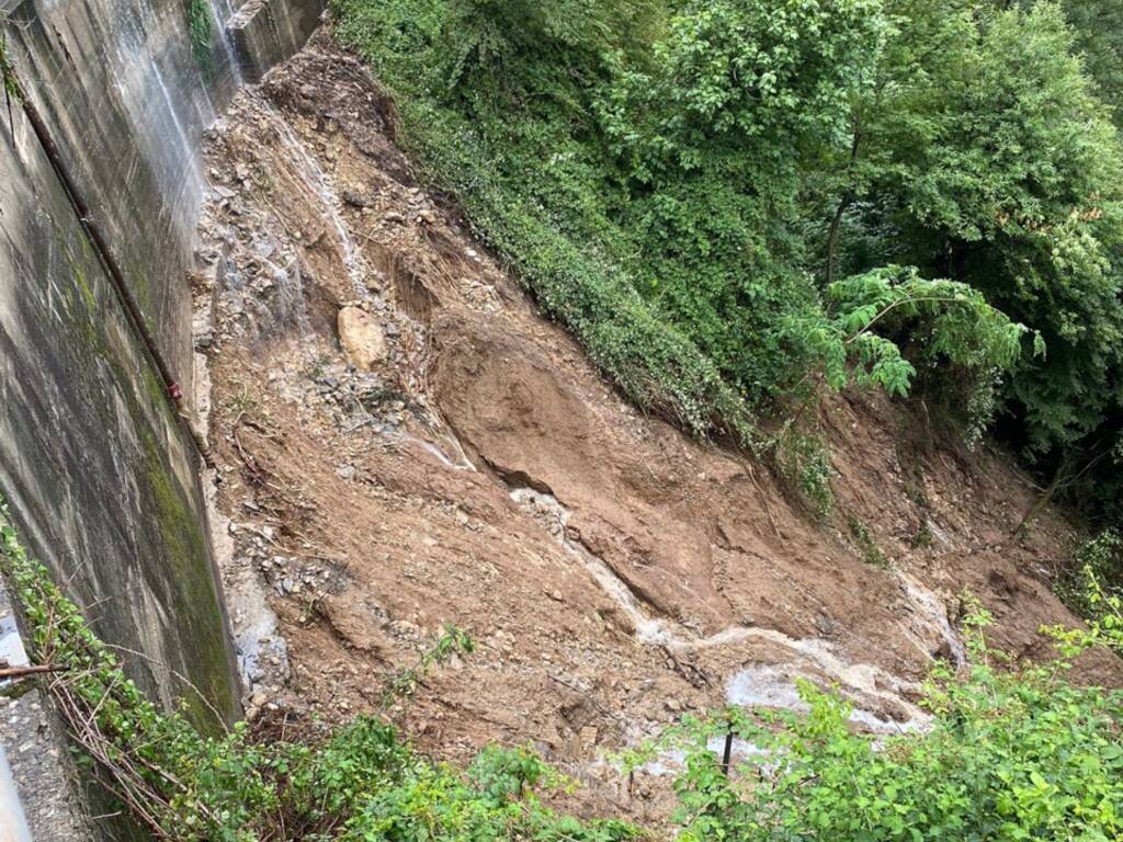 valle d'intelvi frane sulla provinciale e strada riaperta a senso unico alternato