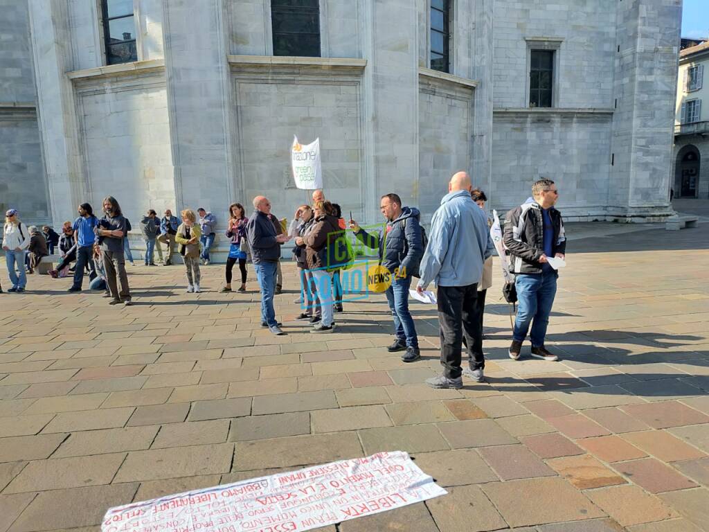 protesta piazza verdi contro green pass manifestanti striscioni slogan