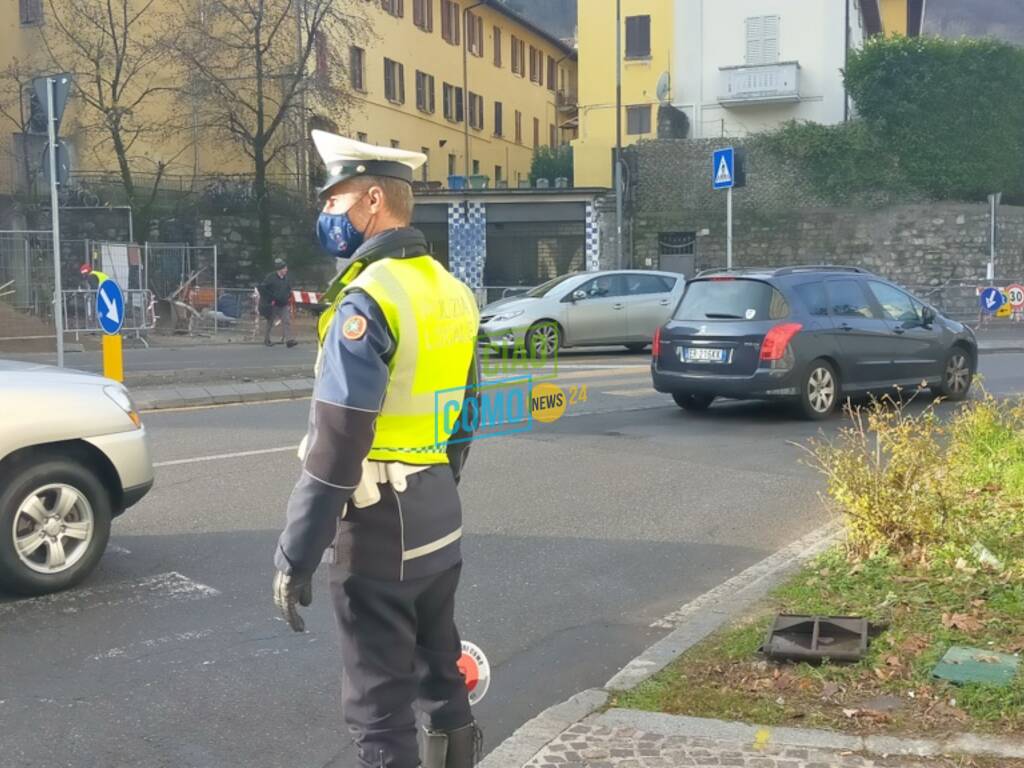 como traffico in aumento via napoleona polizia locale san rocco agenti polizia locale