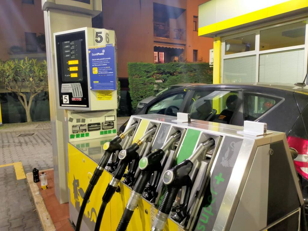 La nuova App per lo sconto benzina in vigore da sabato nei distributori lariani