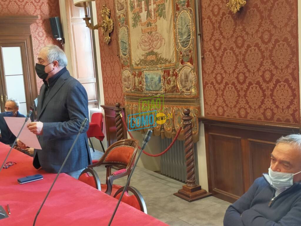 presentazione progetto nuovo lungolago di como con sindaco ed architetto semola rendering