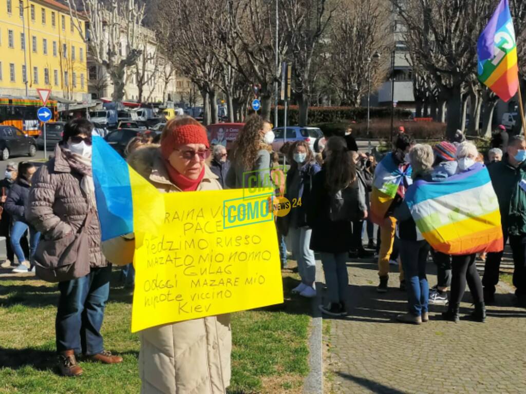 manifestazione contro la guerra in piazza vittoria a como partecipanti 