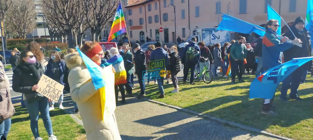 manifestazione contro la guerra in piazza vittoria a como partecipanti 