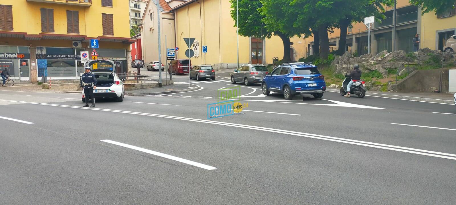 Incidente mortale sulla Napoleona: moto contro tre auto, centauro morto sul colpo