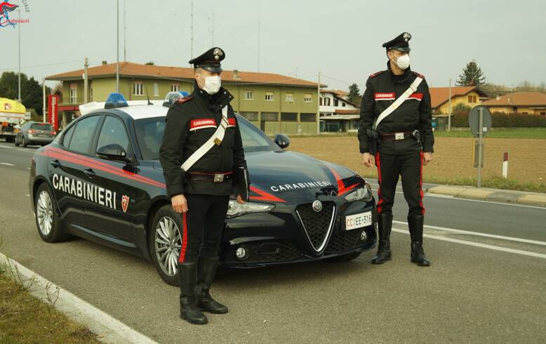 carabinieri cantù auto per inchiesta baby gang cantù