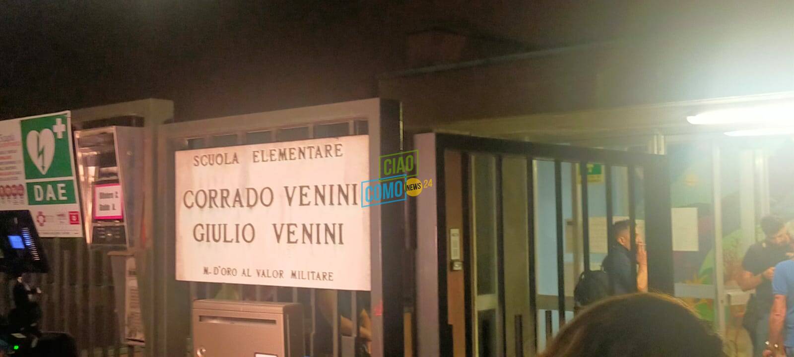 scuola di via fiume seggio non chiuso per le elezioni contestazioni ingresso polizia