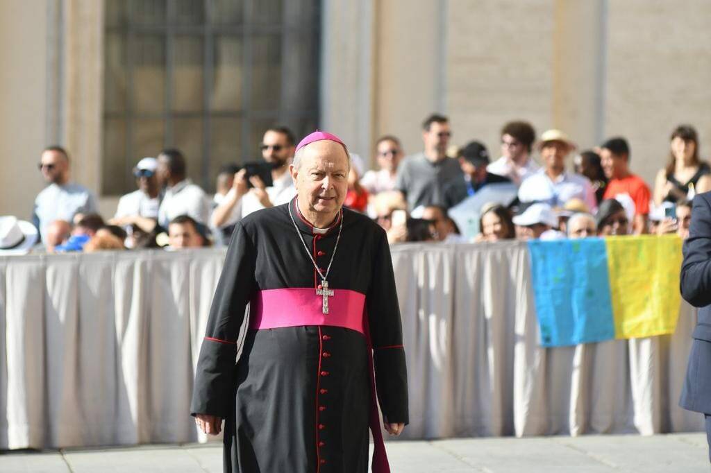 vescovo oscar cantoni incontra a roma Papa Francesco con alcuni ex alunni del caio Plinio