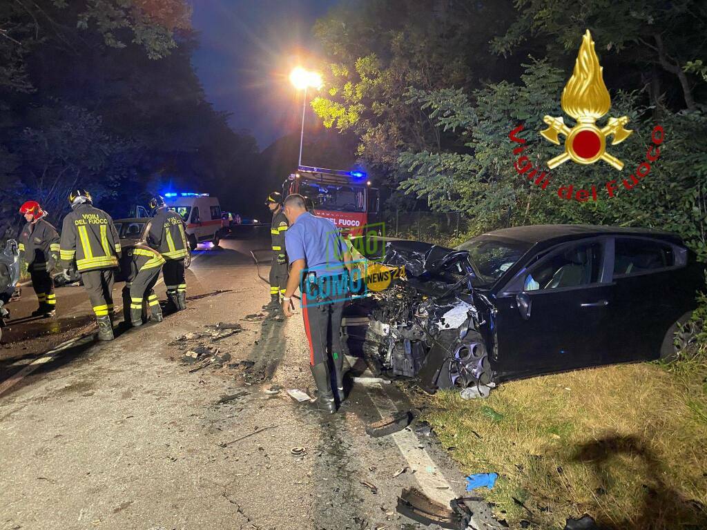 incidente castelmarte scontro tra auto immagini luogo ed elicottero per trasporto persone