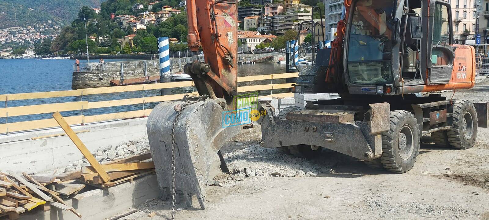 La visita del sindaco Rapinese al cantiere delle paratie: i lavori ed i mezzi in azione