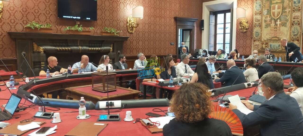 seconda seduta del consiglio comunale di como aula giunta vari consiglieri