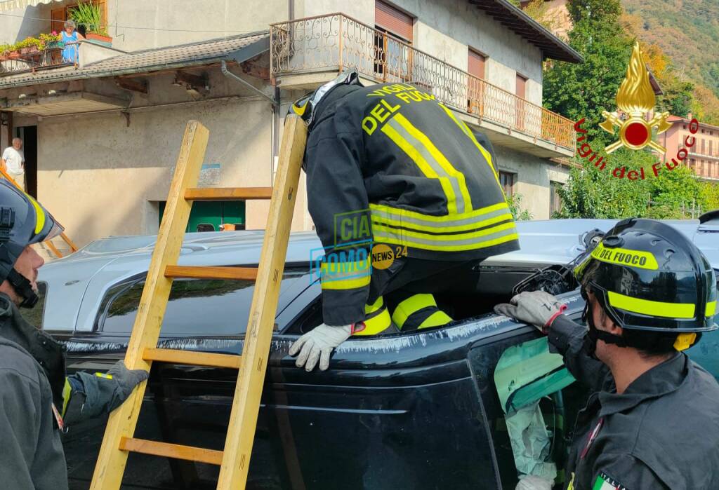 incidente brienno auto si robescia e blocca la regina