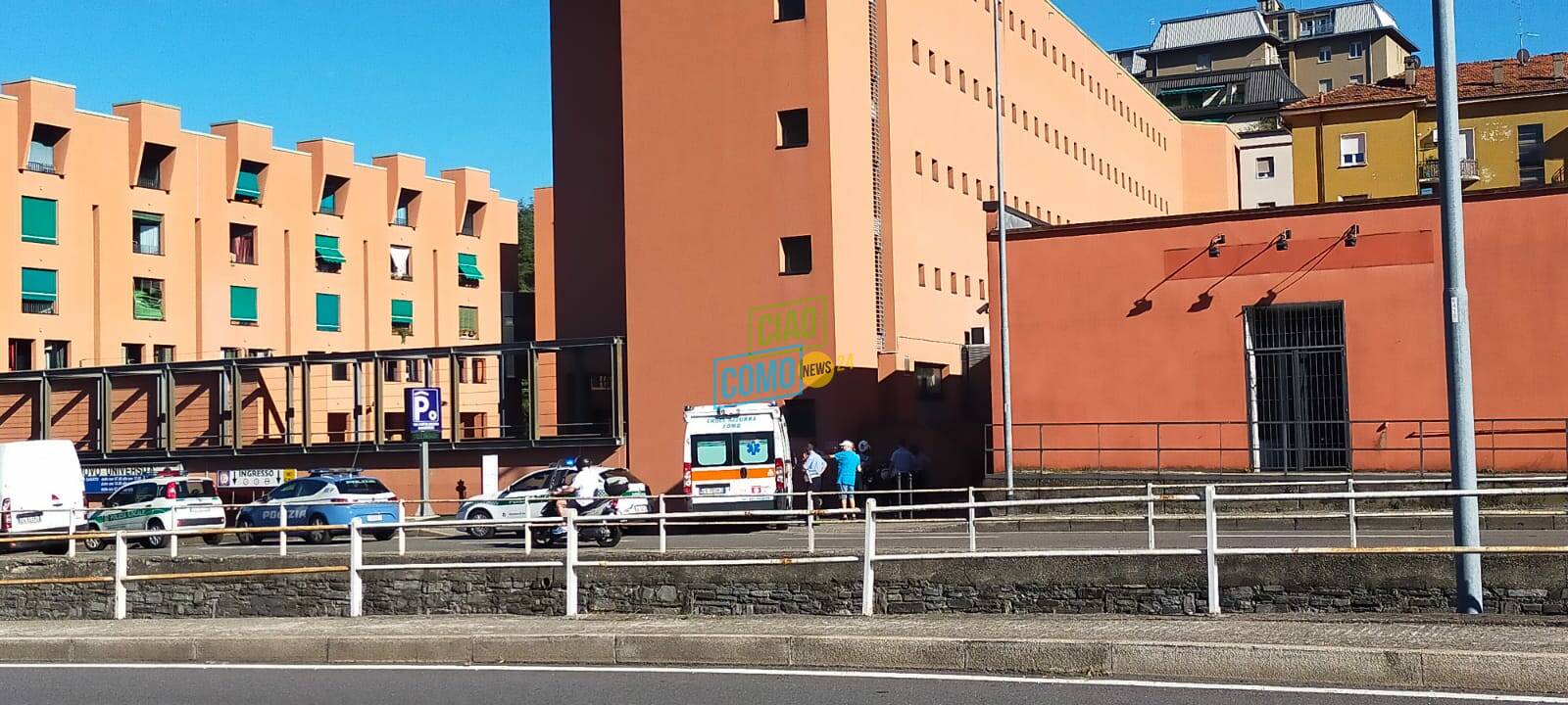 polizia ricerche giovane dopo rapina zona ippocastano