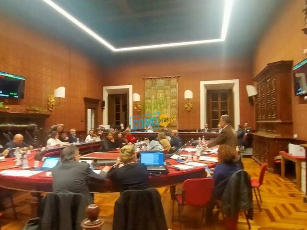 consiglio comunale di como aula consiglieri opposizione