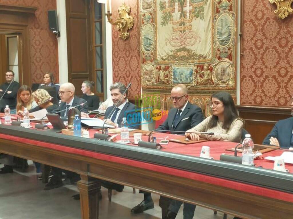 consiglio comunale di como seduta presieduta da camilla veronelli al posto di anzaldo