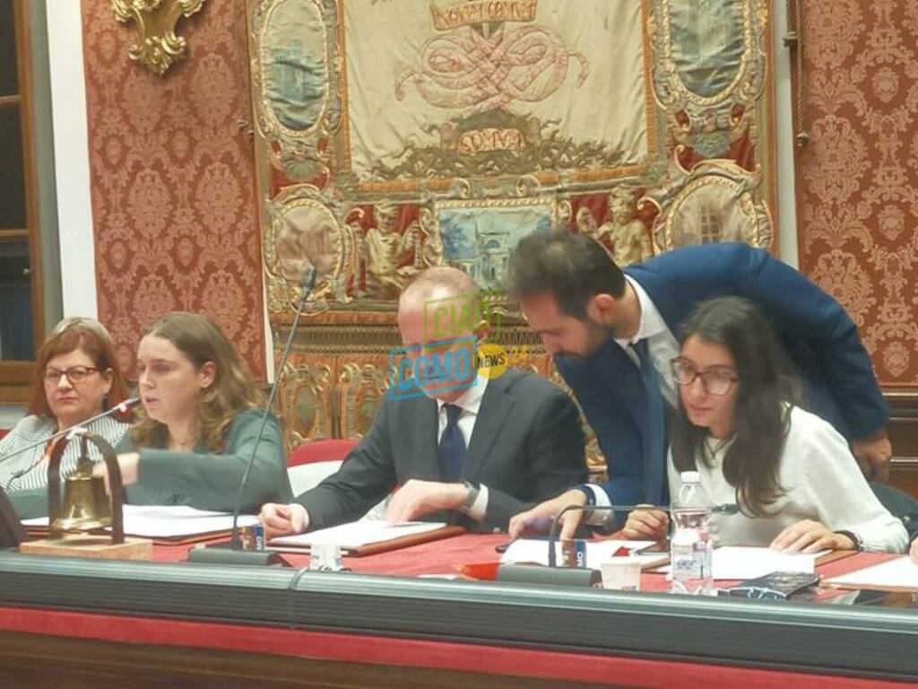 consiglio comunale di como seduta presieduta da camilla veronelli al posto di anzaldo