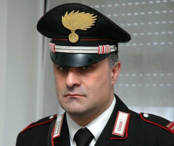 Un anno fa il dramma della caserma carabinieri di Asso: messa per ricordare la morte del comandante
