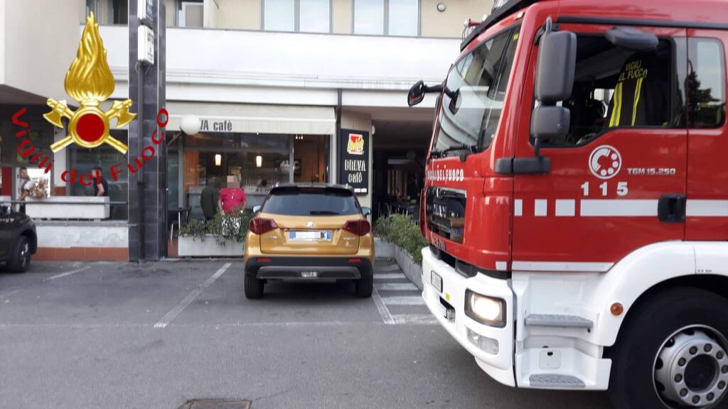 incendio a Mariano Comense bar