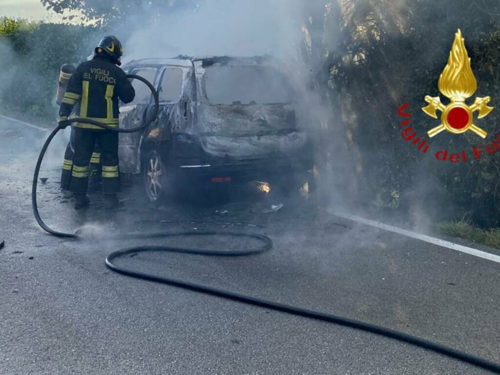 Auto ribaltata e incendio erbese e olgiatese