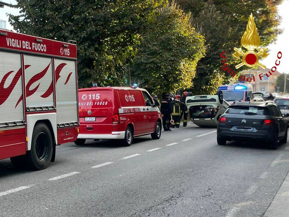 Auto ribaltata e incendio erbese e olgiatese