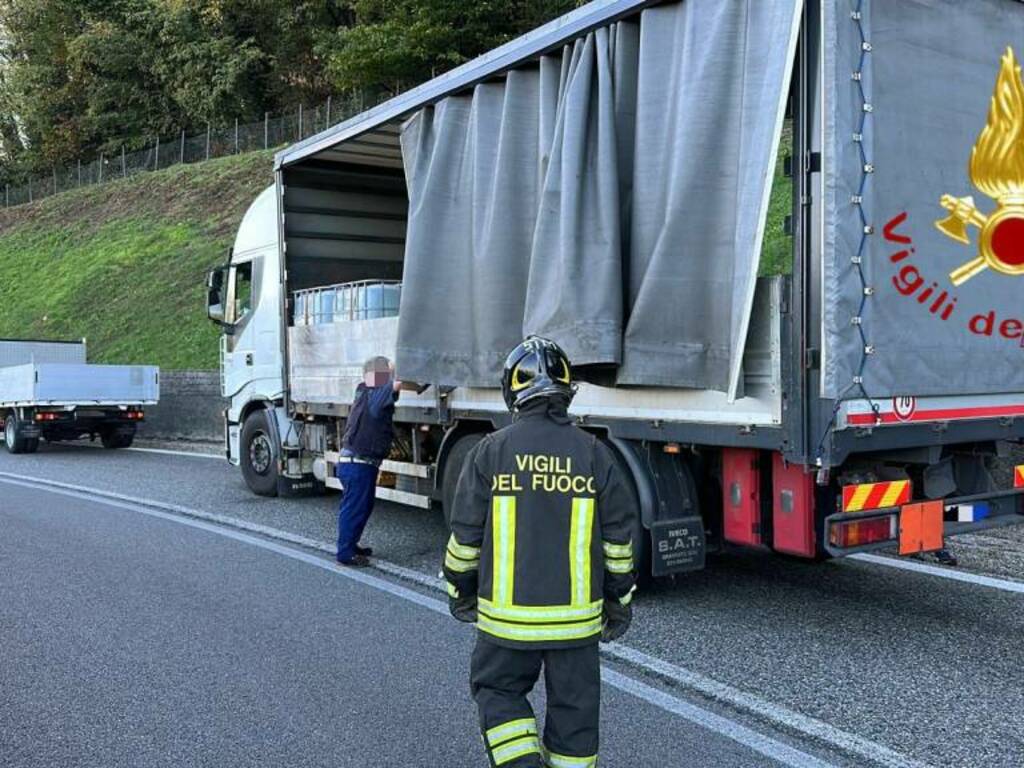 Perdita soda caustica mezzo ingresso autostrada Fino