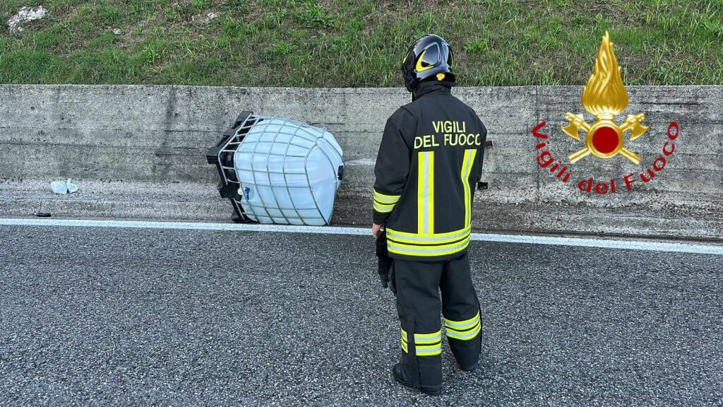 Perdita soda caustica mezzo ingresso autostrada Fino