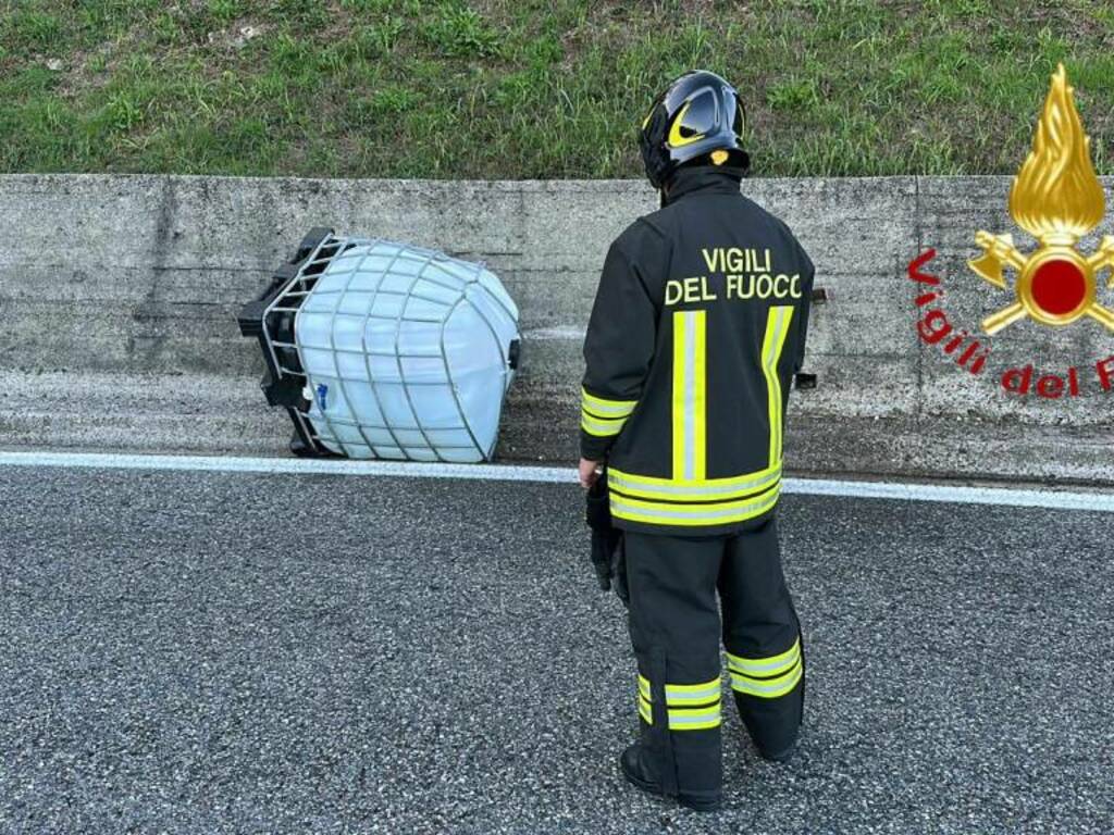 Perdita soda caustica mezzo ingresso autostrada Fino