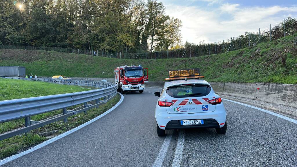 Perdita soda caustica mezzo ingresso autostrada Fino