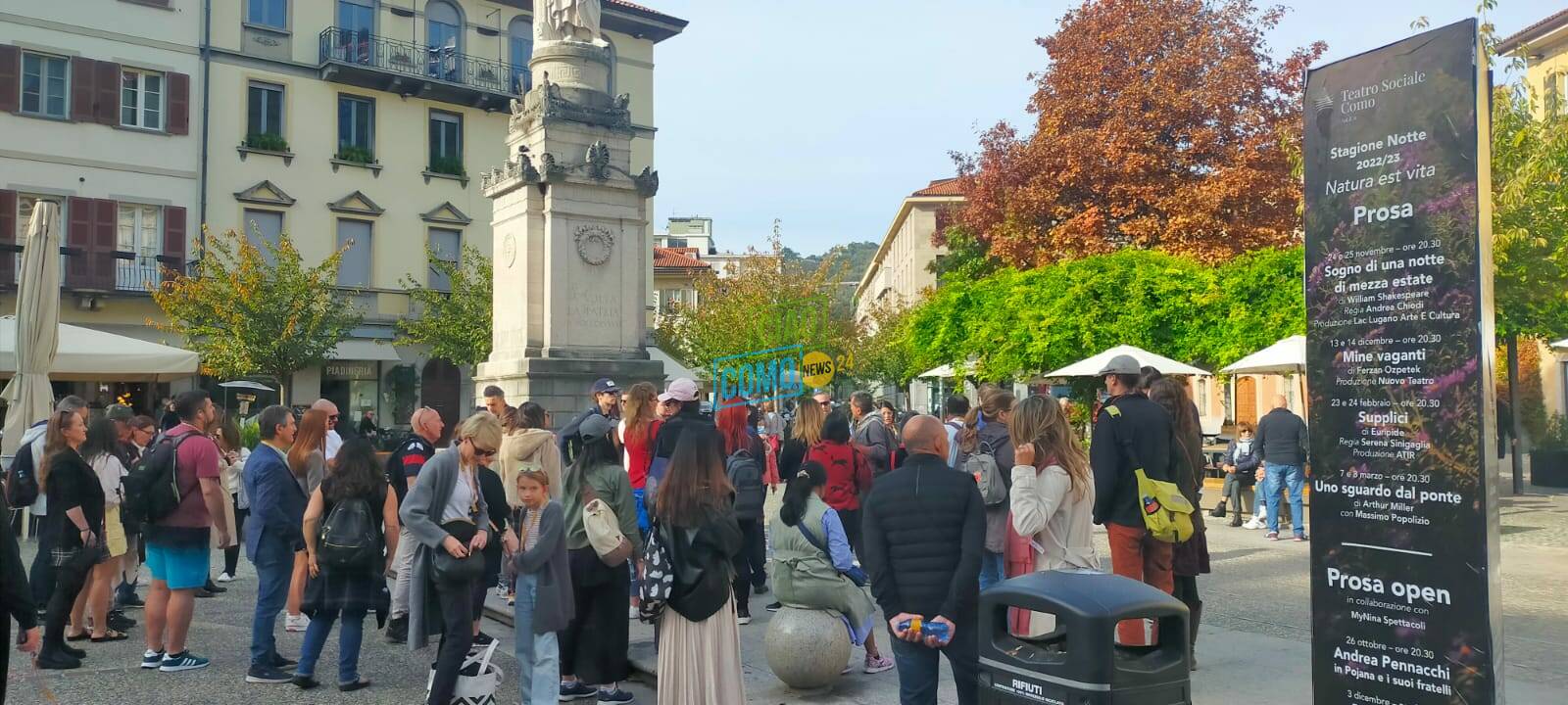 pienone sul lago ed a como per ponte 1° novembre tanta gente in giro turisti battelli code