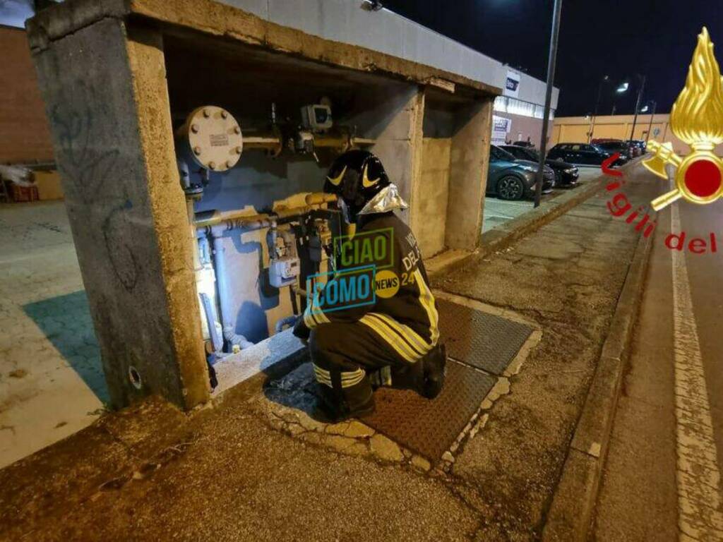 vigili del fuoco erba controlli per forte odore di gas in tutta la città