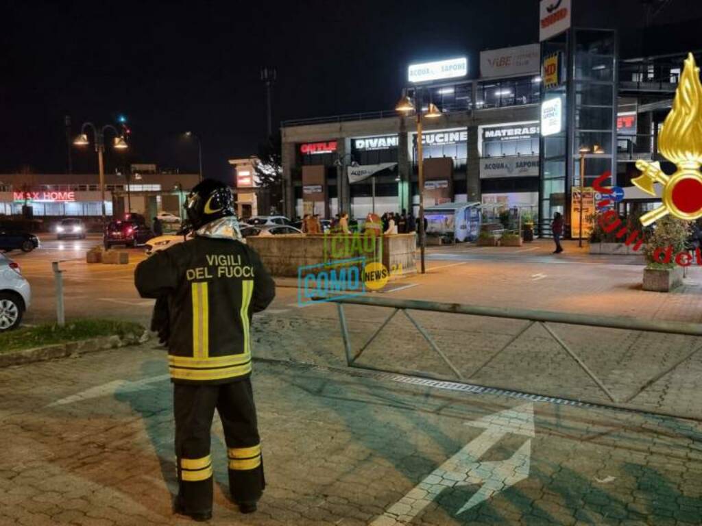 vigili del fuoco erba controlli per forte odore di gas in tutta la città