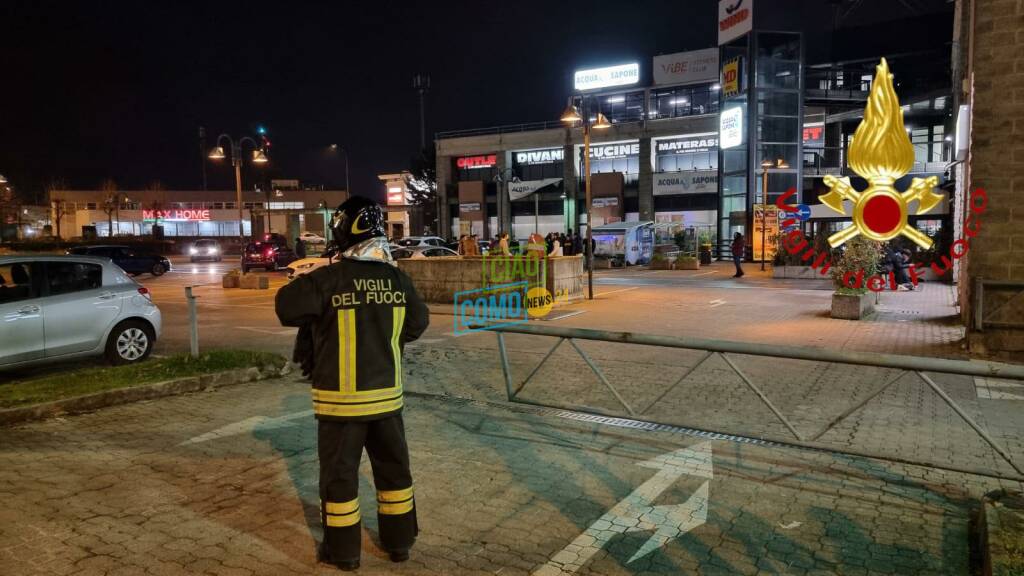 vigili del fuoco erba controlli per forte odore di gas in tutta la città