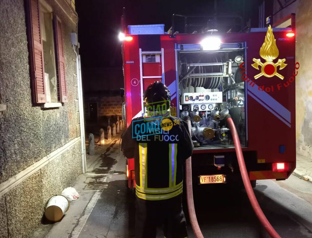 vigili del fuoco a lomazzo via arconati intervento notte incendio