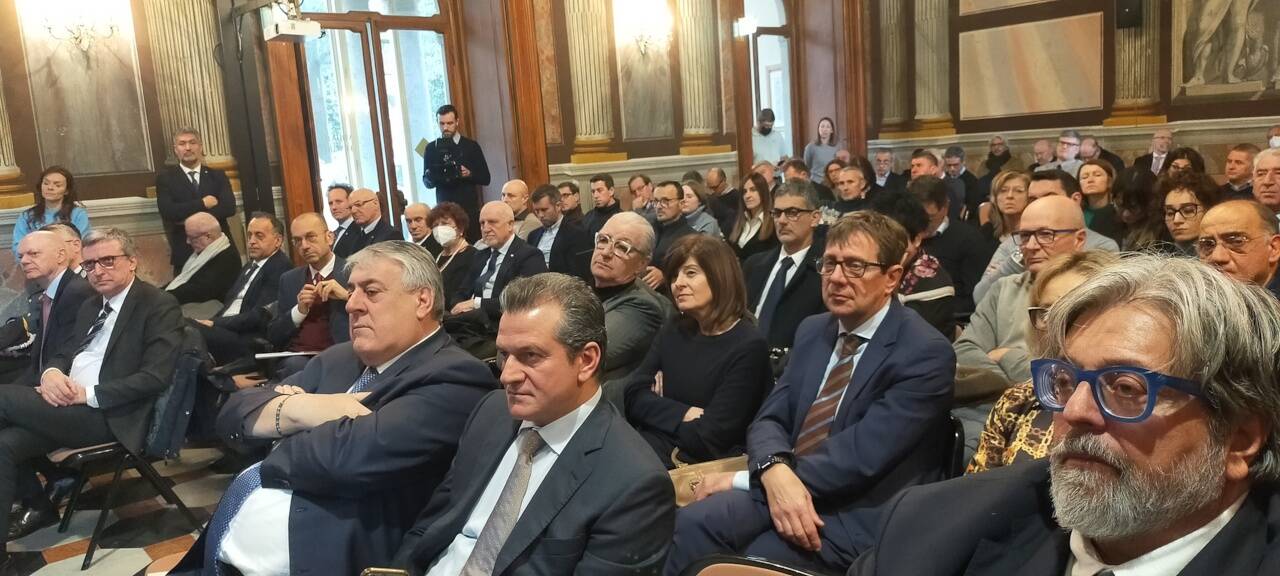 convegno confcommercio como con presidente sangalli su desertificazione commerciale