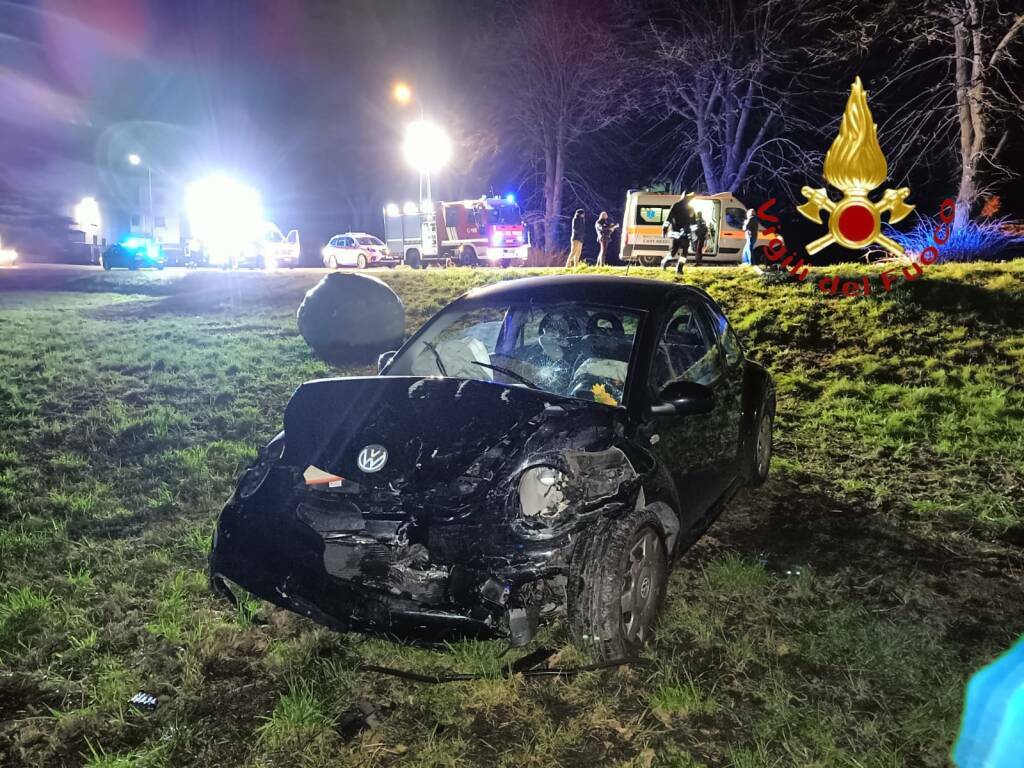 incidente valbrona auto distrutte sulla provinciale vetture danneggiate