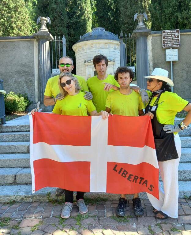 associazione per como pulita foto di gruppo e poi edi e monica bistrot nuova curiera tavernerio