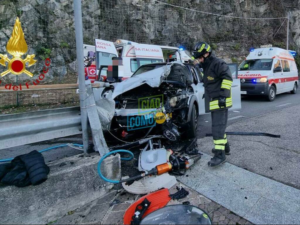 auto fuori strada a argegno schiato contro palo luce