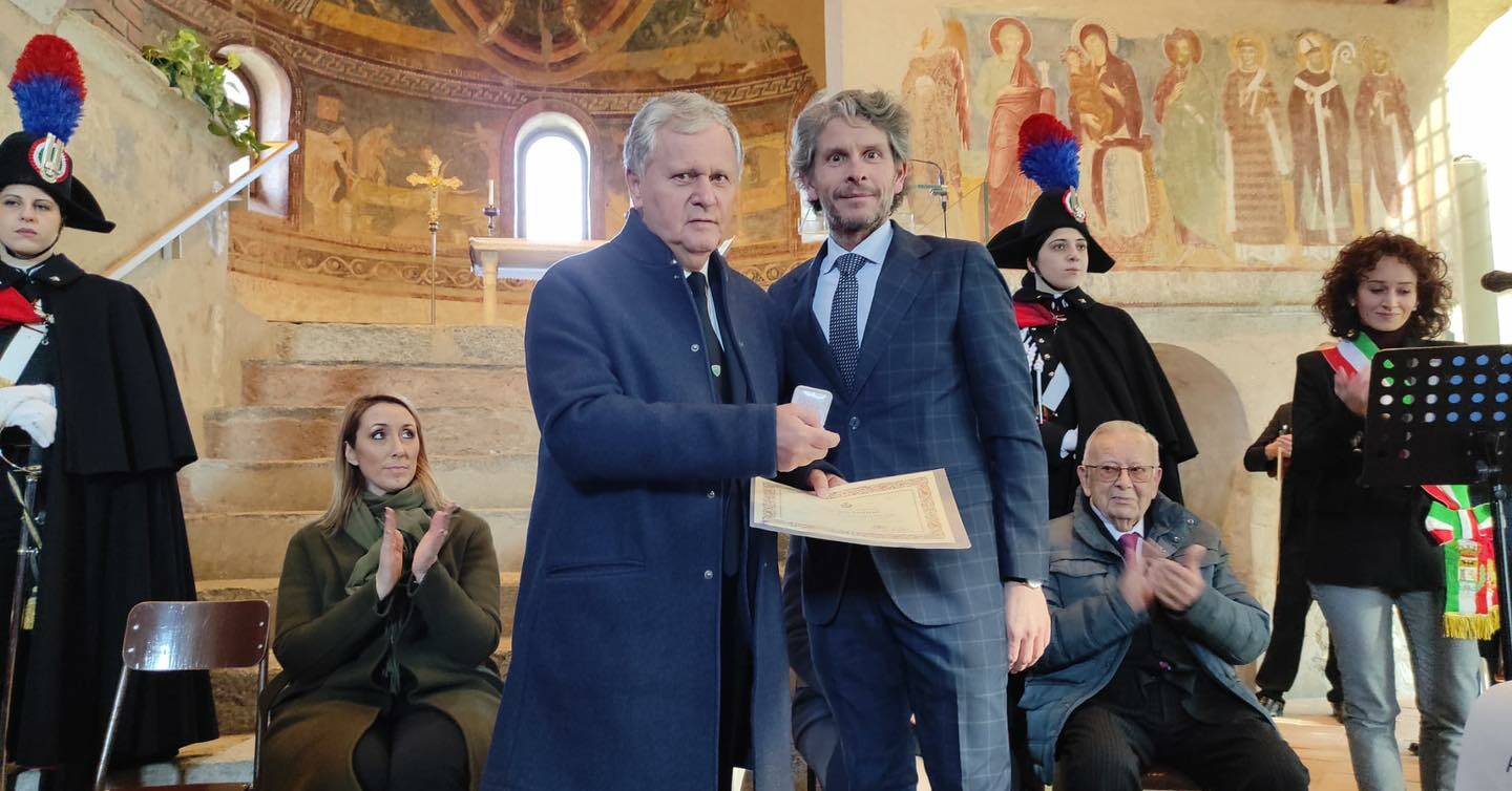 civiche benemerenze santa apollonia a cantù fito con comune e premiati