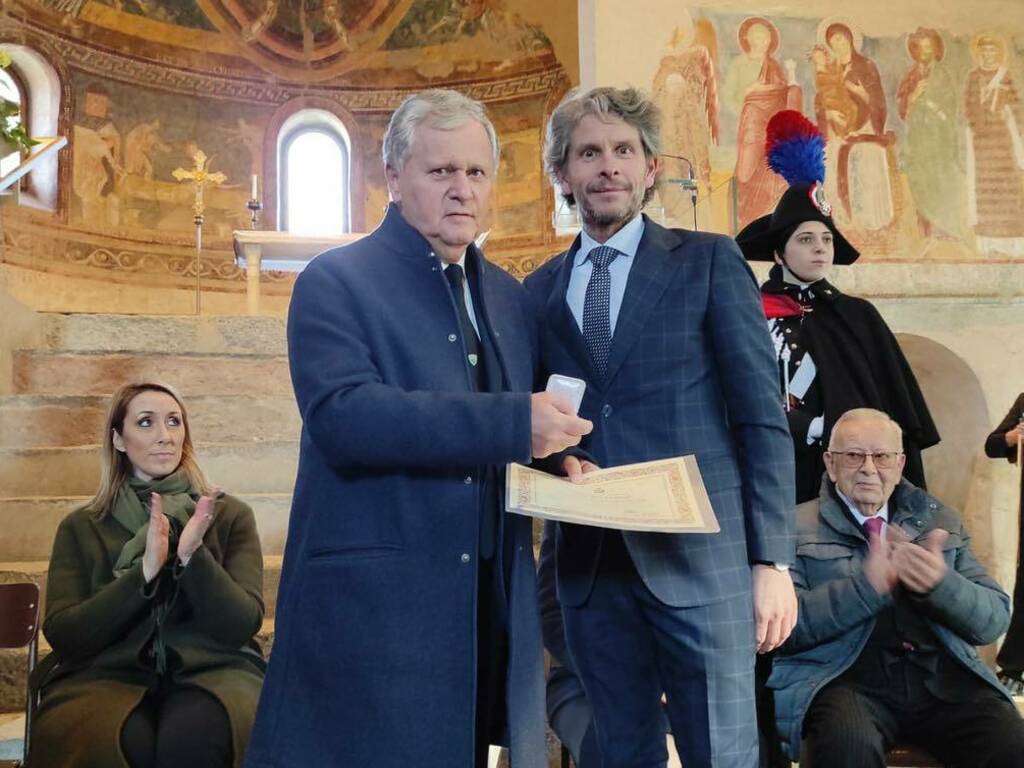 civiche benemerenze santa apollonia a cantù fito con comune e premiati