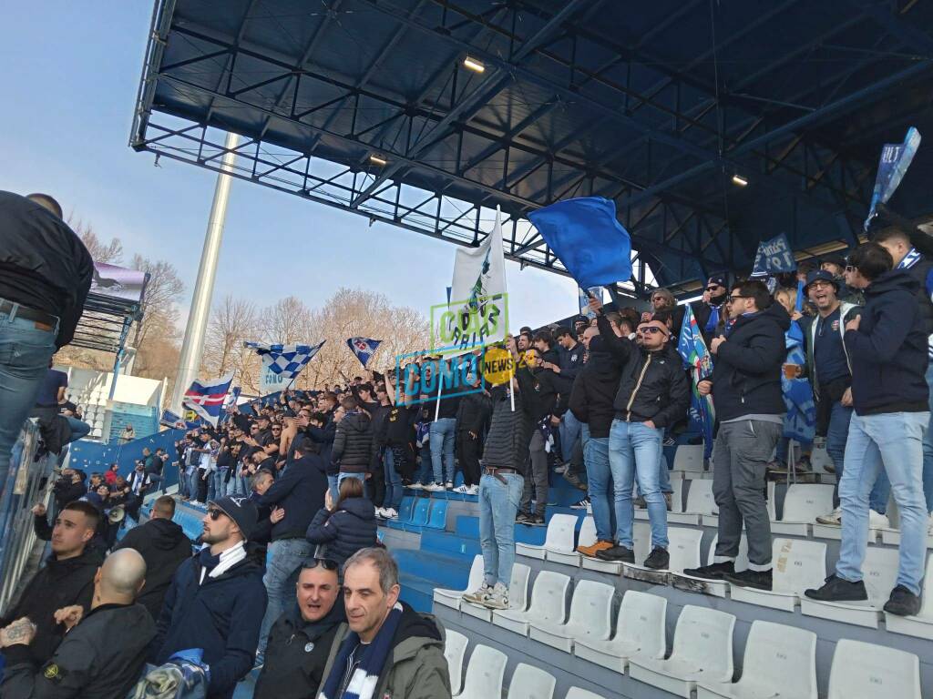 como a ferrara foto tifosi dalla tribuna