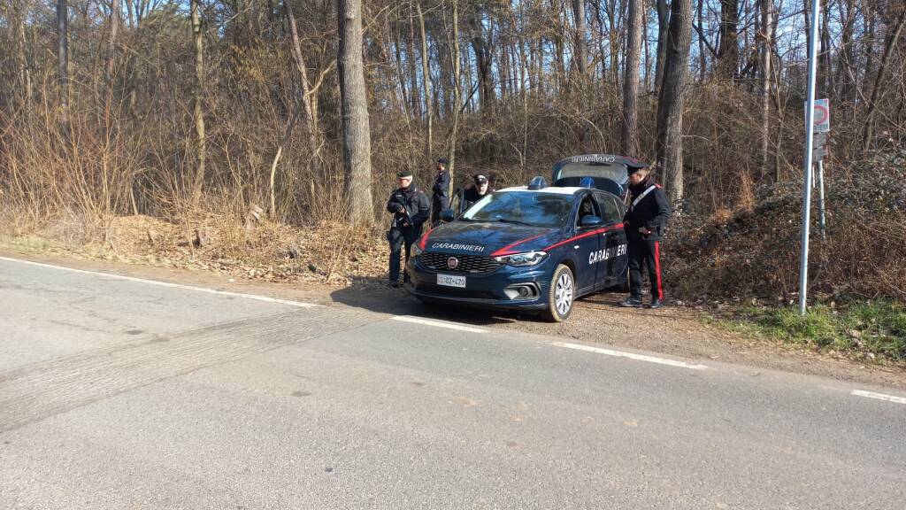 carabinieri di Cantù posto di controllo bosco generico